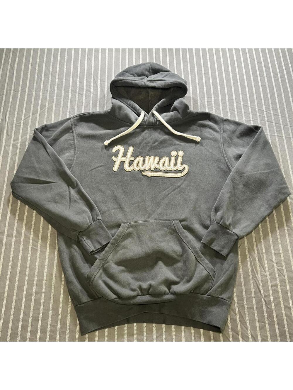 MV Sport Hawaii Sweatshirt Size Medium